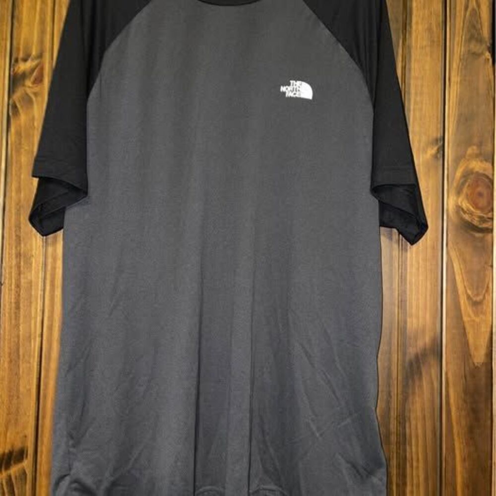 New Men’s XXL The North Face Short Sleeve Shirt Athletic Two Tone Grey Black